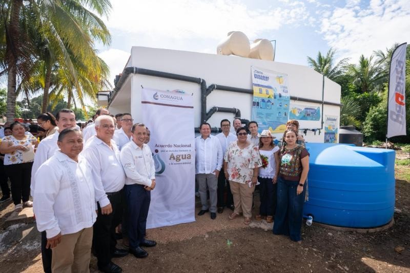 Se suma gobernador Díaz Mena a iniciativa privada para llevar agua a los planteles