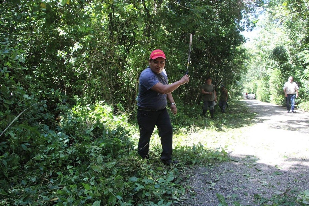 Atienden caminos a comisarías de Tizimín