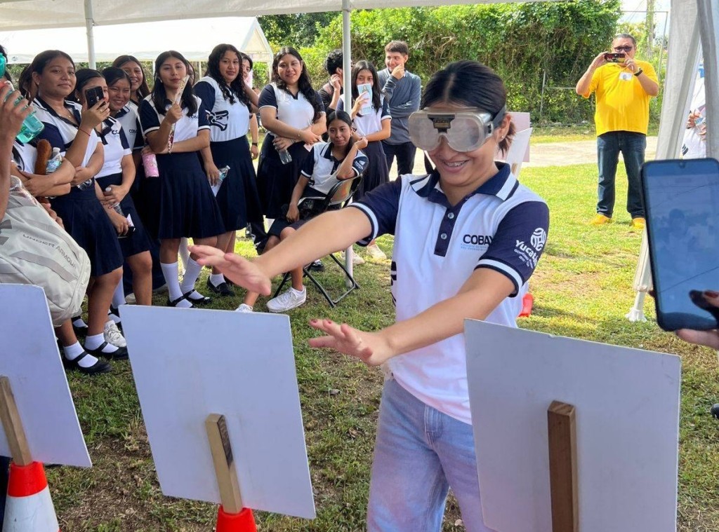 Orienta a estudiantes de preparatoria la policía de Tizimín con charlas preventivas