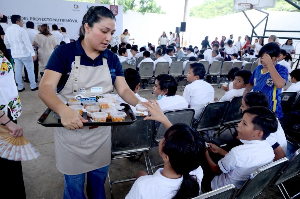 Nutrimóvil lleva talleres de cocina saludable a escuelas de Mérida