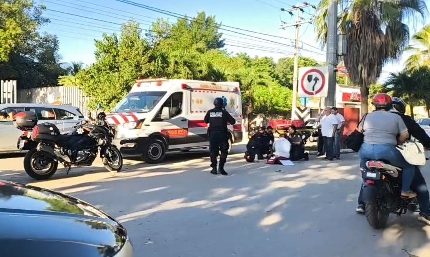 Estudiante del Conalep Tizimín sufre accidente en conflictiva zona vial; se reporta grave