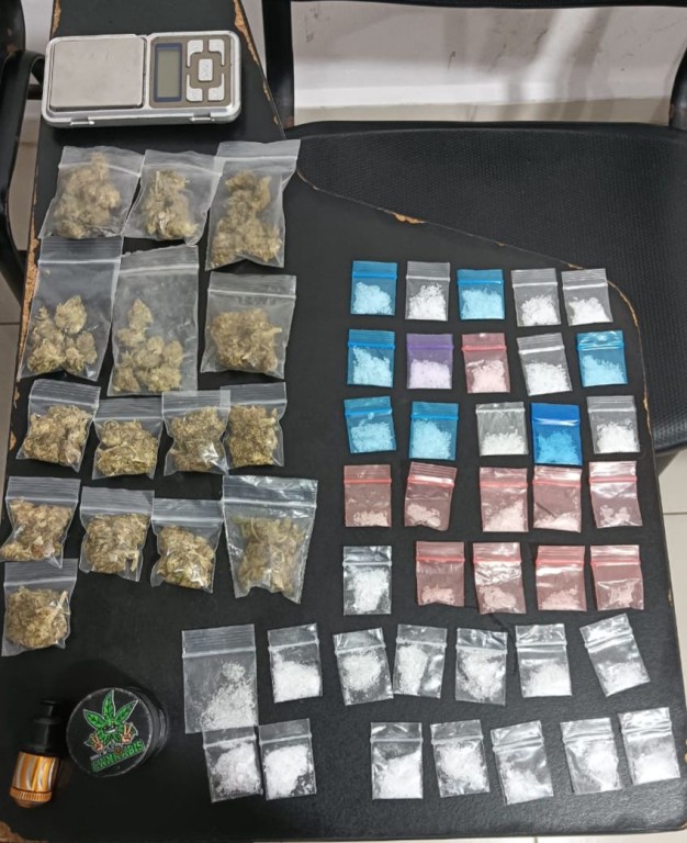 Detienen a pareja de sucileños con más de 50 dosis de drogas