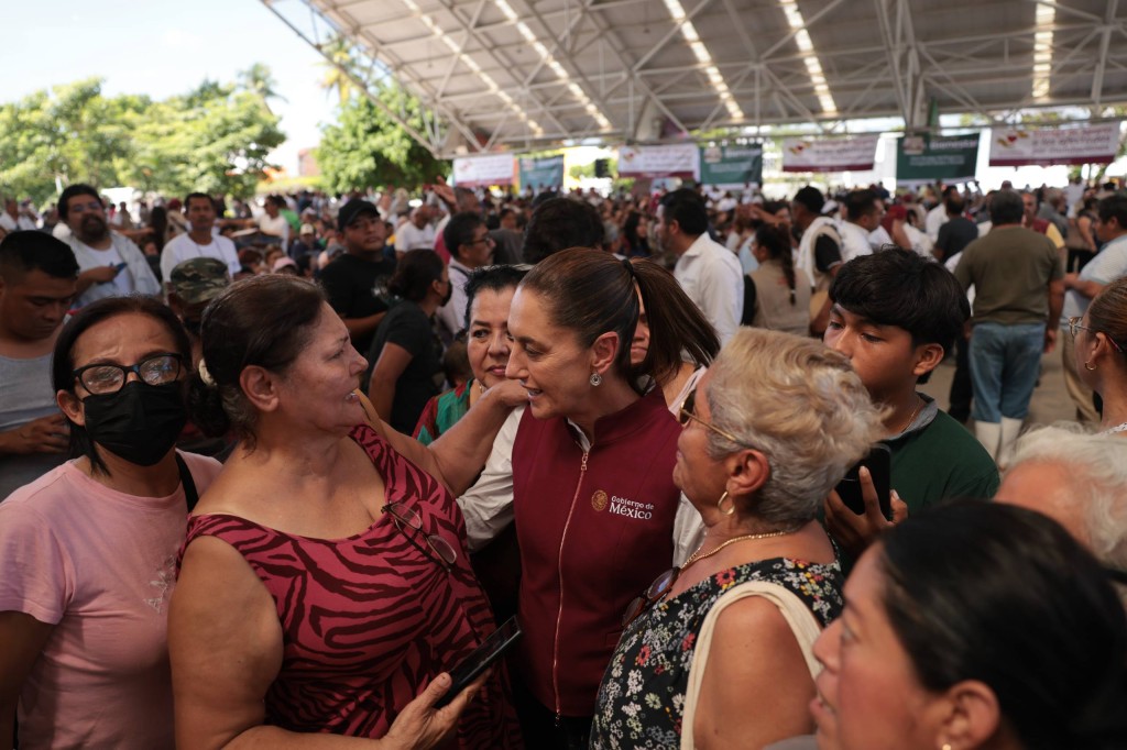 “No están solos”, les dice la presidenta Sheinbaum a damnificados de Veracruz y Puebla
