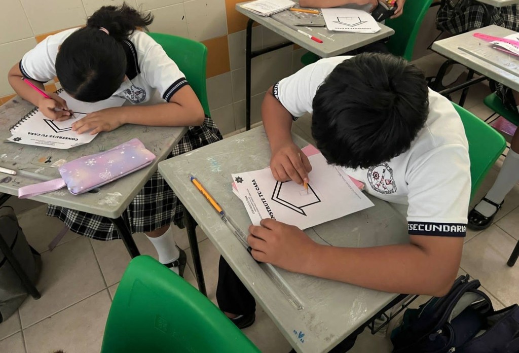 La policía de Tizimín refuerza valores familiares, con programa preventivo
