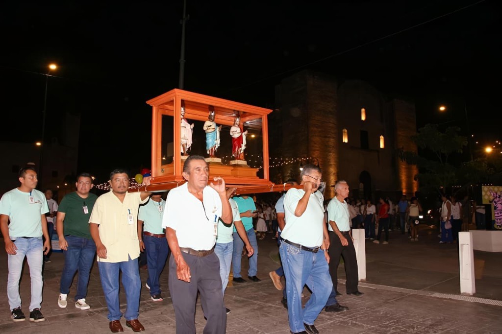 Regresan a sus nichos las imágenes de los Tres Reyes Magos de Tizimín