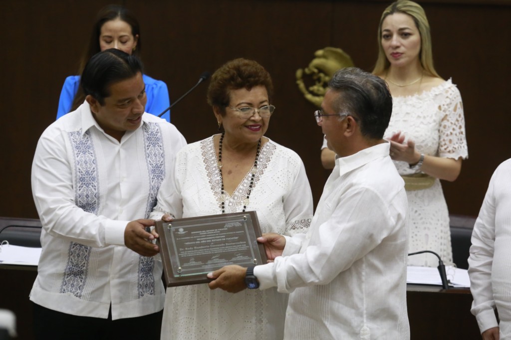 Entregan de manera póstuma el reconocimiento “Médico del Año del Estado de Yucatán” al Dr. Rudy Humberto Coronado Bastarrachea