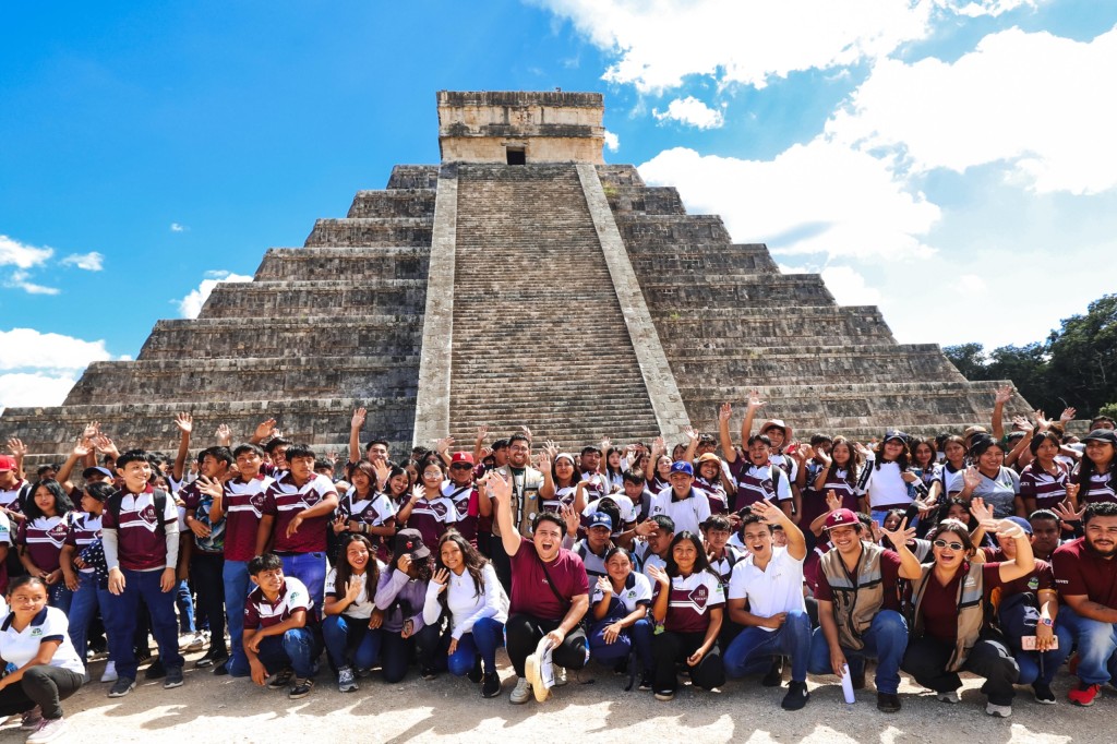 Visitan Más de 300 jóvenes Chichén Itzá en Jornada Educativa de la Sejuvey