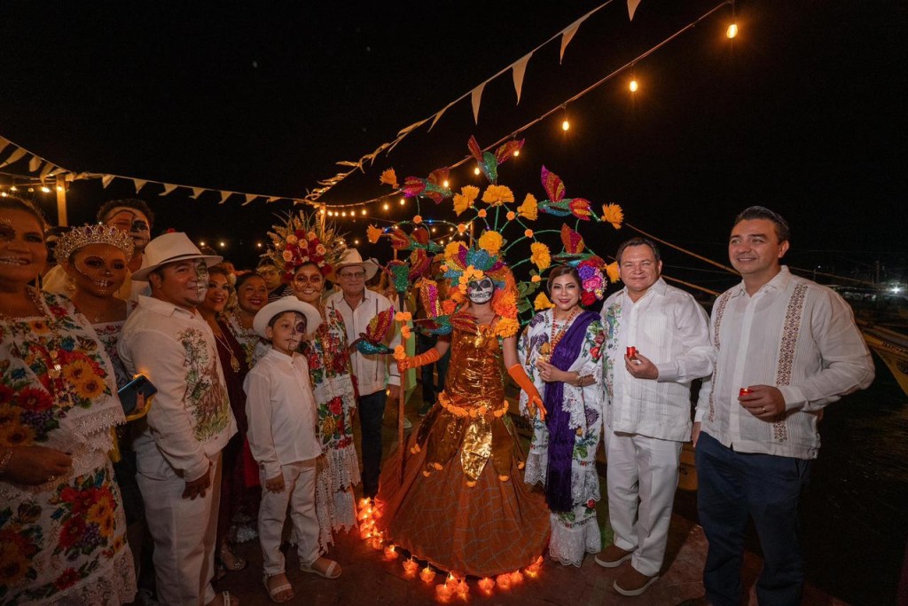 El gobernador Díaz Mena encabeza el Camino de Ánimas 2025 en Río Lagartos, fortaleciendo la tradición cultural yucateca