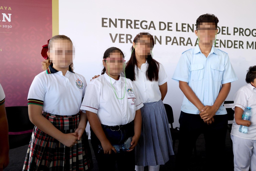 Fortalecen desarrollo estudiantil en Yucatán con entrega de lentes gratuitos