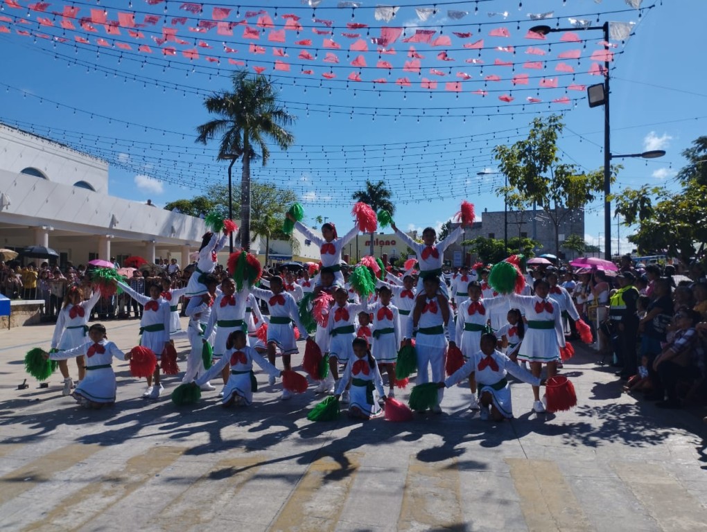 Vistoso desfile conmemorativo de la Revolución Mexicana, en Tizimín