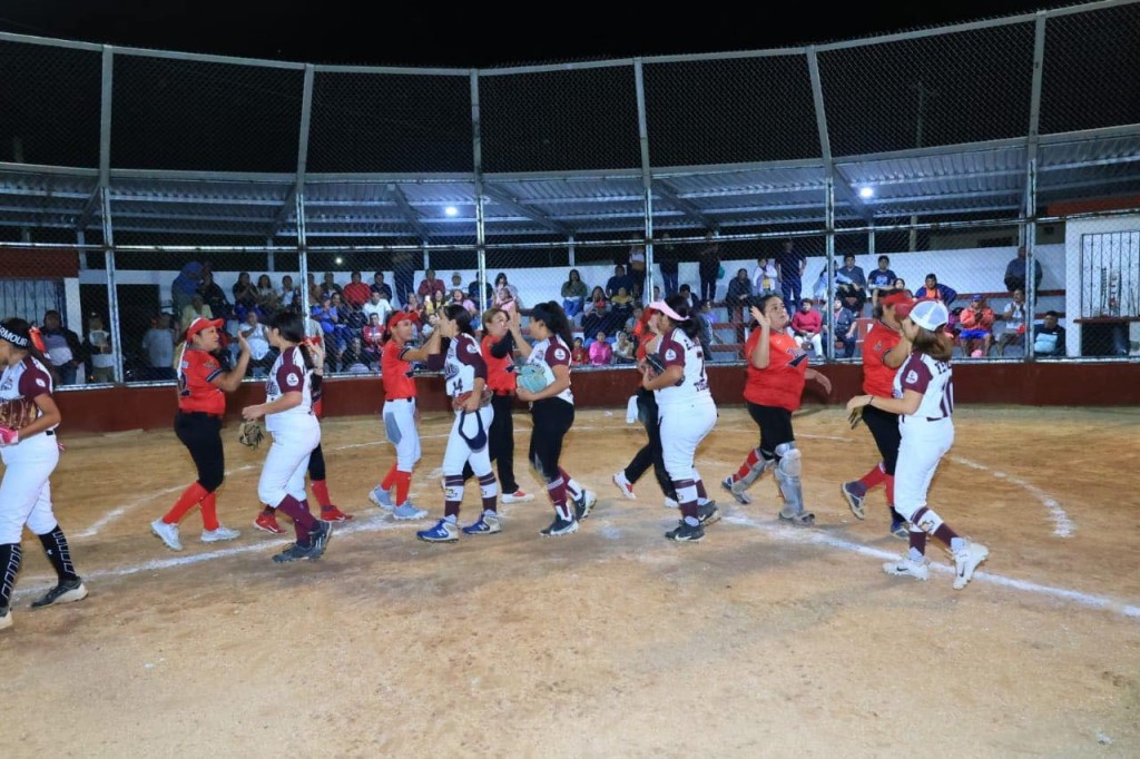 Culmina el Segundo Torneo de Sóftbol Femenil Nocturno, en Tizimín