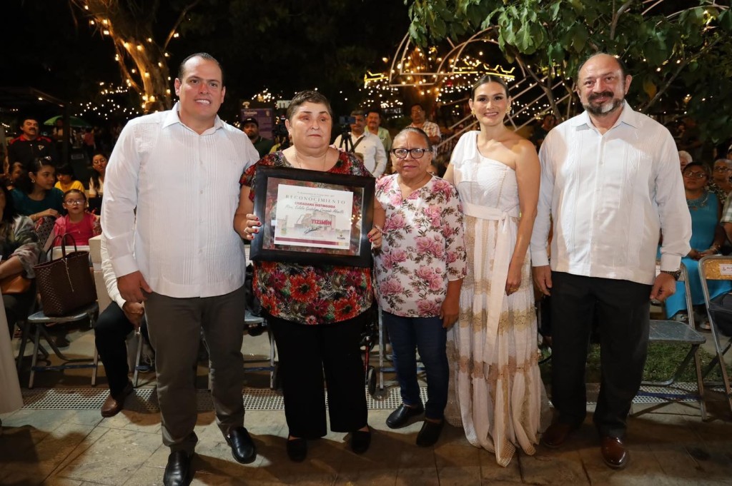 Distinguen a tizimileña en el aniversario 44 de la Ciudad de Reyes