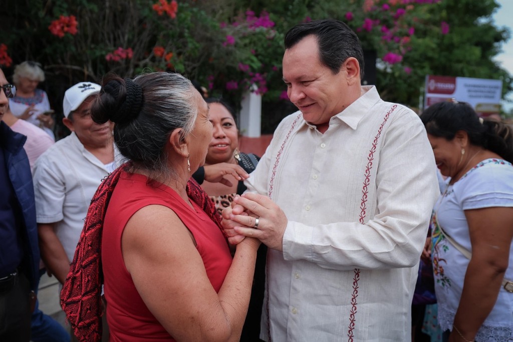 Transforman la vida de las familias de Tepakán con calles dignas