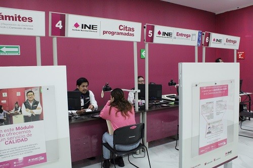 Tan solo en Mérida, más de 30 mil personas deben actualizar su credencial del INE