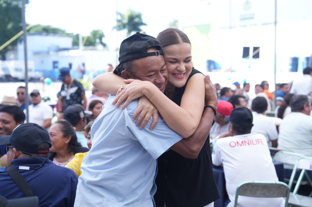 Cecilia Patrón celebra el fin de un intenso año de trabajo con servidores públicos del Ayuntamiento de Mérida