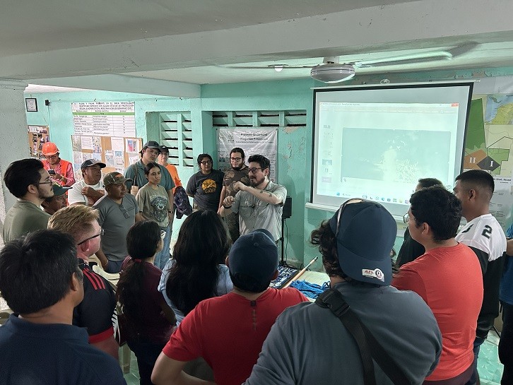 Capacitan a población de Sisal y Hunucmá en protocolos de manejo de cocodrilos