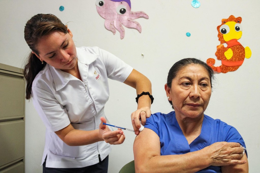 Protege Isstey la salud de la ni&ntilde;ez y el personal con jornada de vacunaci&oacute;n