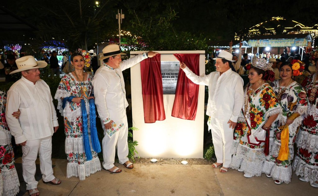 Gobernador encabeza coronación de la Reina de la “Feria de Reyes” Tizimín 2026