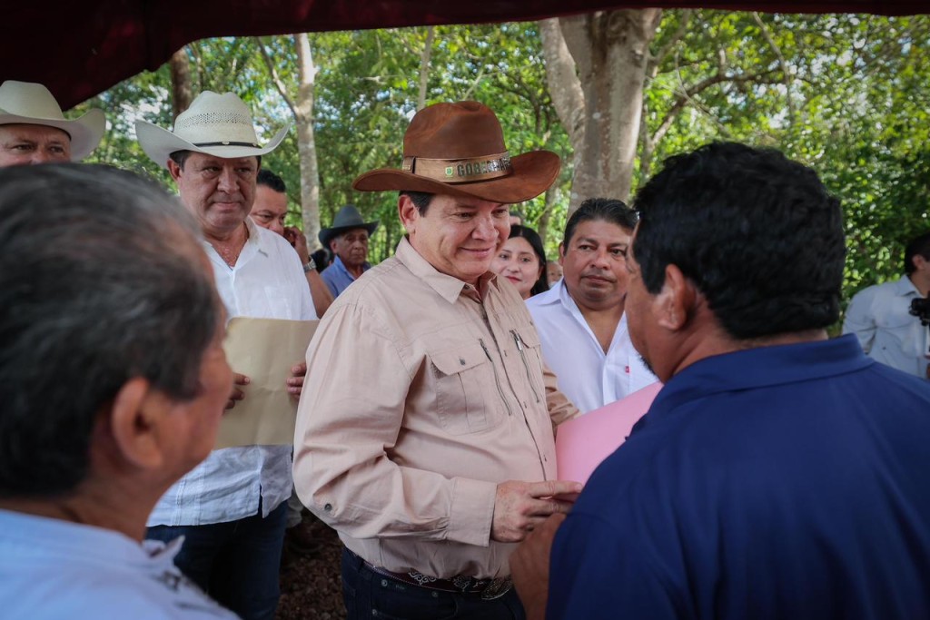 Mejoran producci&oacute;n agr&iacute;cola con la construcci&oacute;n de Caminos Renacimiento