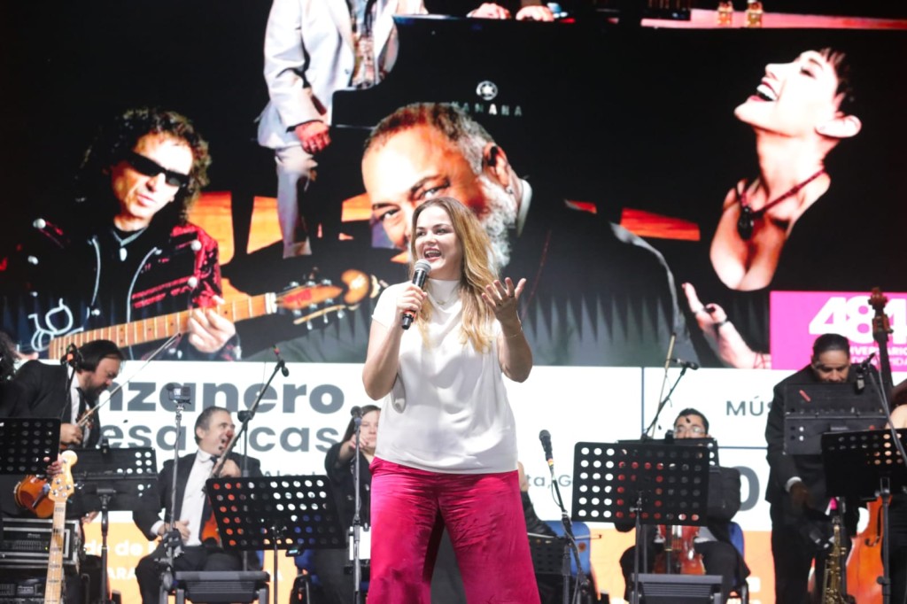 Rinden emotivo homenaje a Manzanero 20 mil meridanas y meridanos