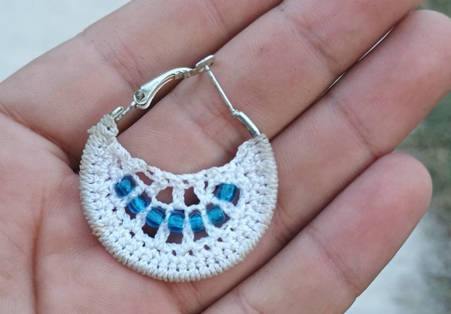 Iban 4 personas adultas en una moto y chocaron, en Tizim&iacute;n