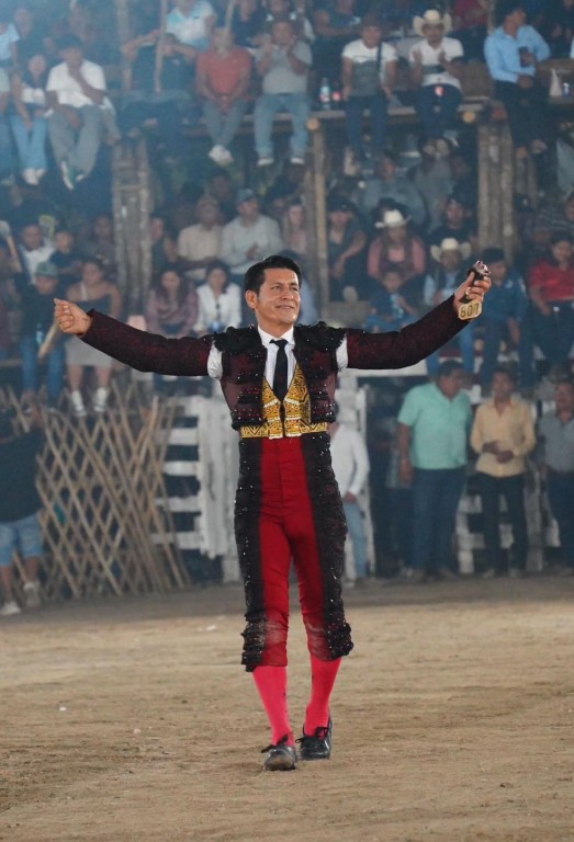 Oreja para &ldquo;El Zapata&rdquo; en la plaza de toros de Tizim&iacute;n