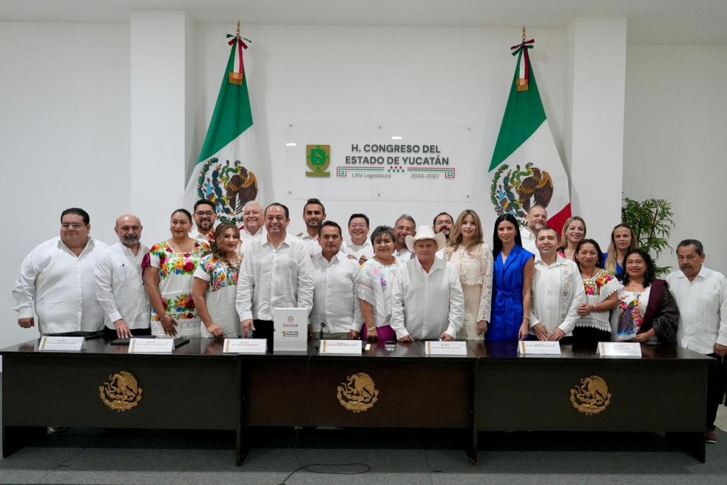 Destacan cambio en la forma de gobernar durante entrega del Primer Informe de Joaqu&iacute;n D&iacute;az Mena