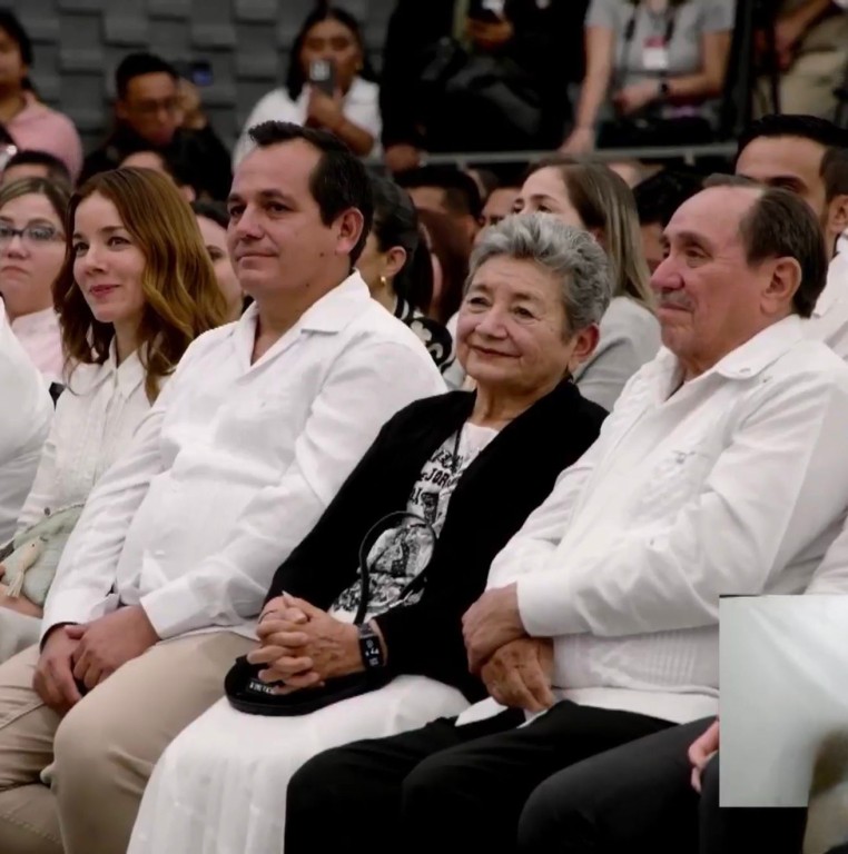 Gobernar con gratitud y rumbo humano: Huacho D&iacute;az Mena dedica emotivo mensaje a su familia