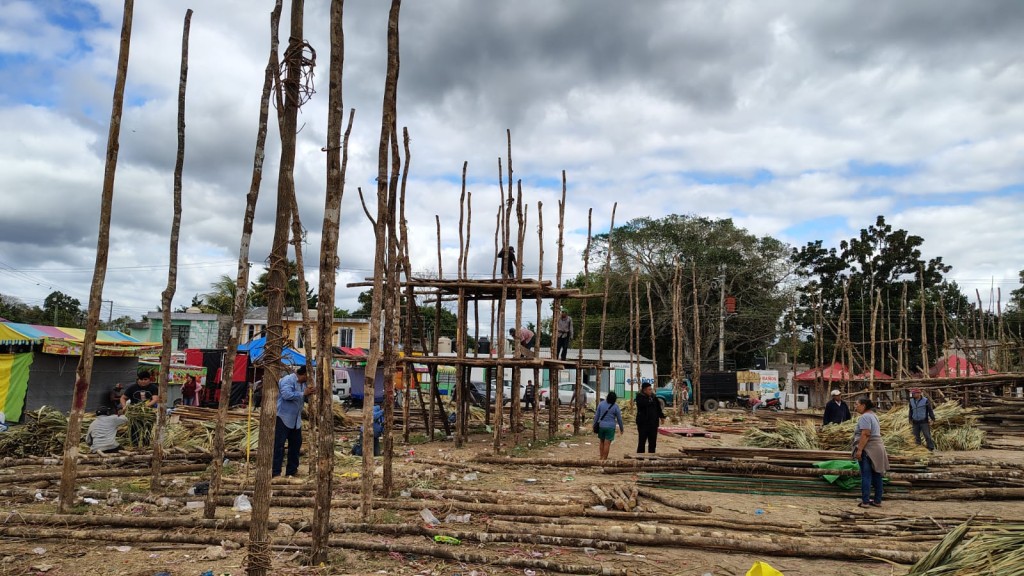 Desmantelan el coso taurino artesanal de Tizim&iacute;n
