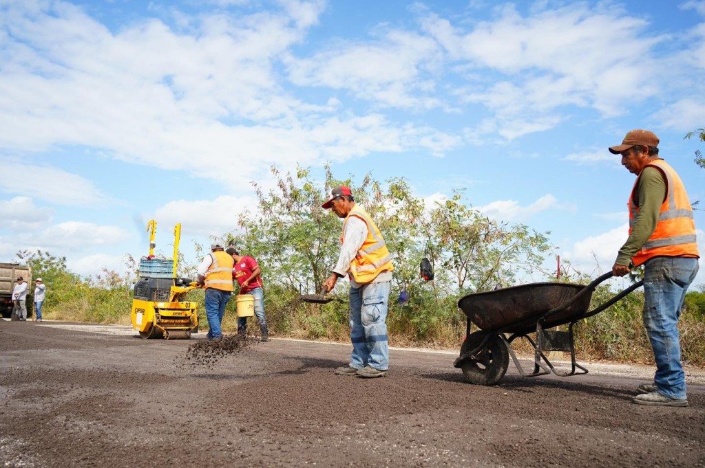 Supervisan trabajos de bacheo de Dzonot Carretero a Loche