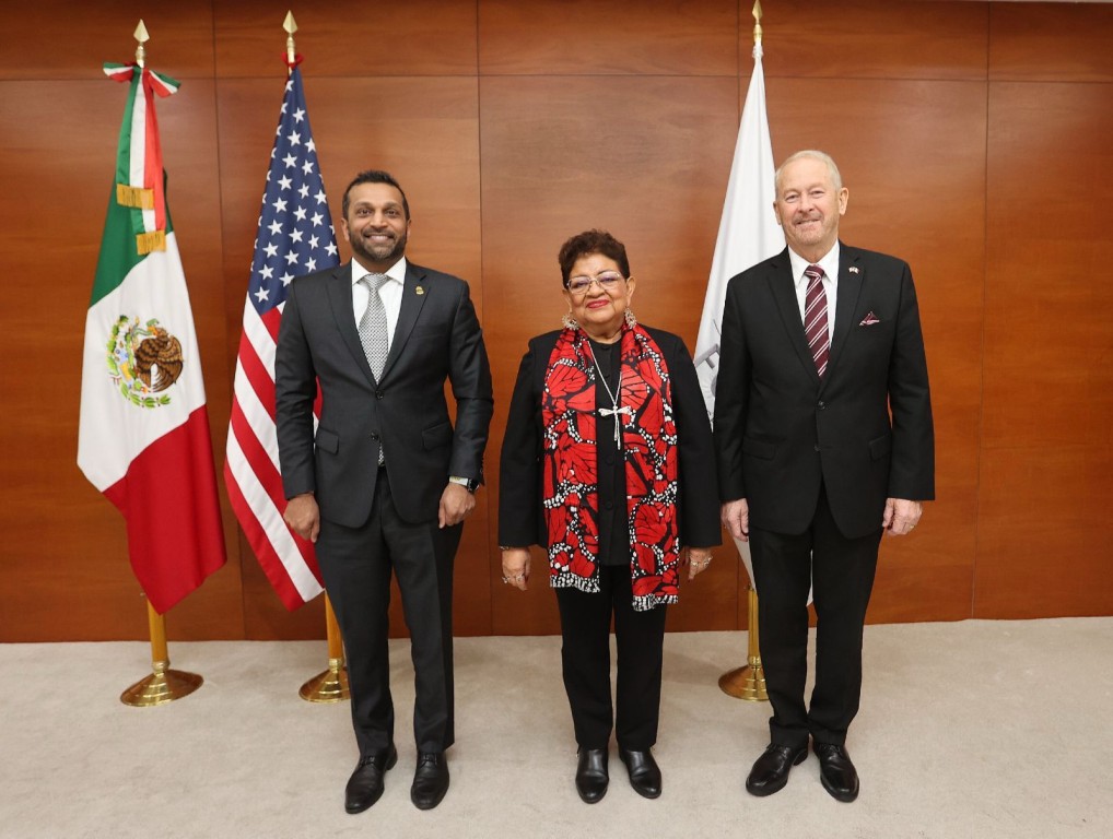 Llega director del FBI para reuni&oacute;n de alto nivel con SSPC y FGR