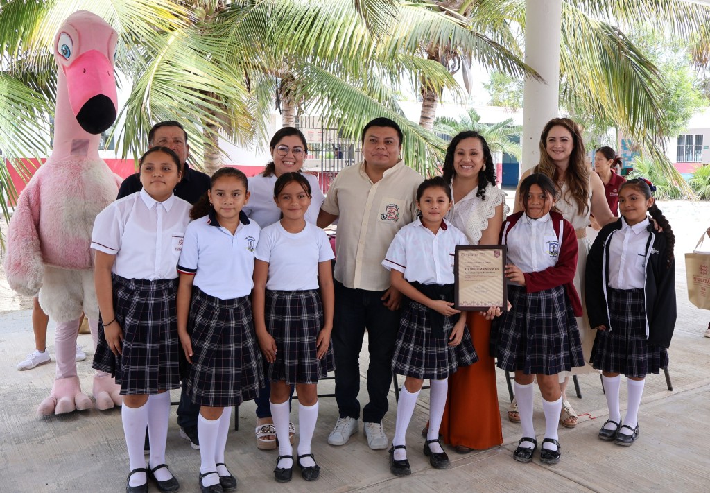 Reconocen a escuelas de R&iacute;o Lagartos y Las Coloradas por su compromiso ambiental