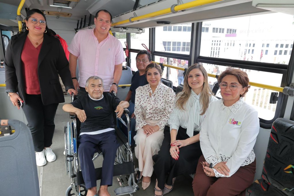 Rehabilitan cami&oacute;n para personas con discapacidad, en Tizim&iacute;n