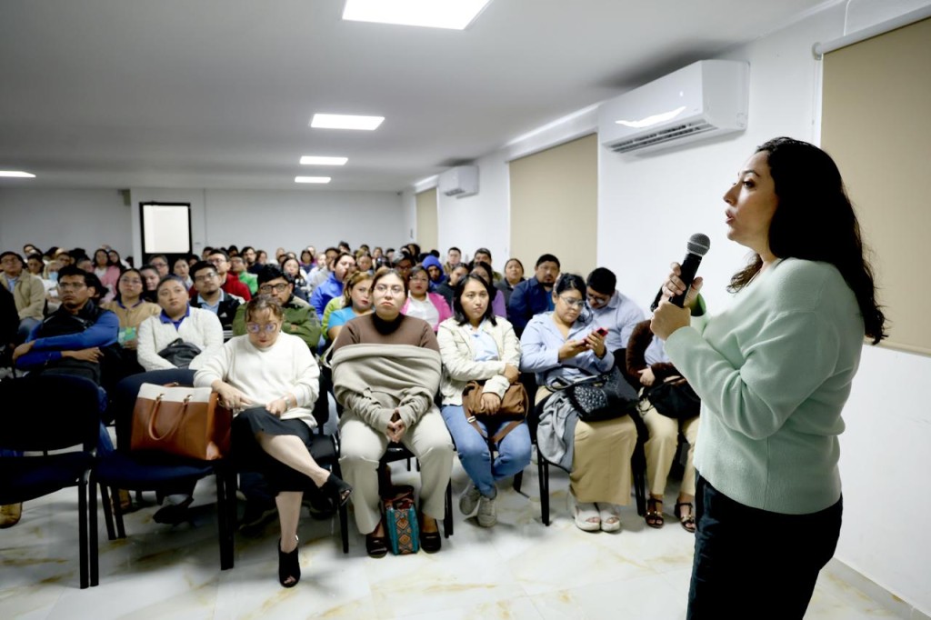 Capacitan en neurodiversidad a docentes de preparatorias particulares