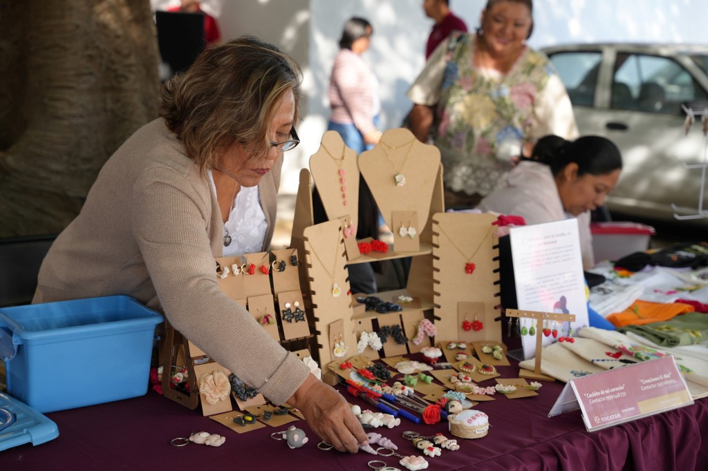 Promueven emprendimiento femenino con Feria Artesanal del Mayab