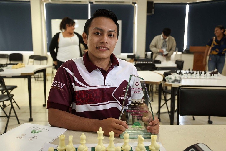 J&oacute;venes del Telebachillerato Comunitario destacan en Torneo Estatal de Ajedrez