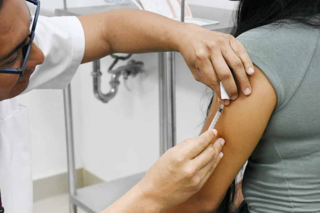 Refuerzan llamado a vacunarse contra sarampi&oacute;n y completar esquemas