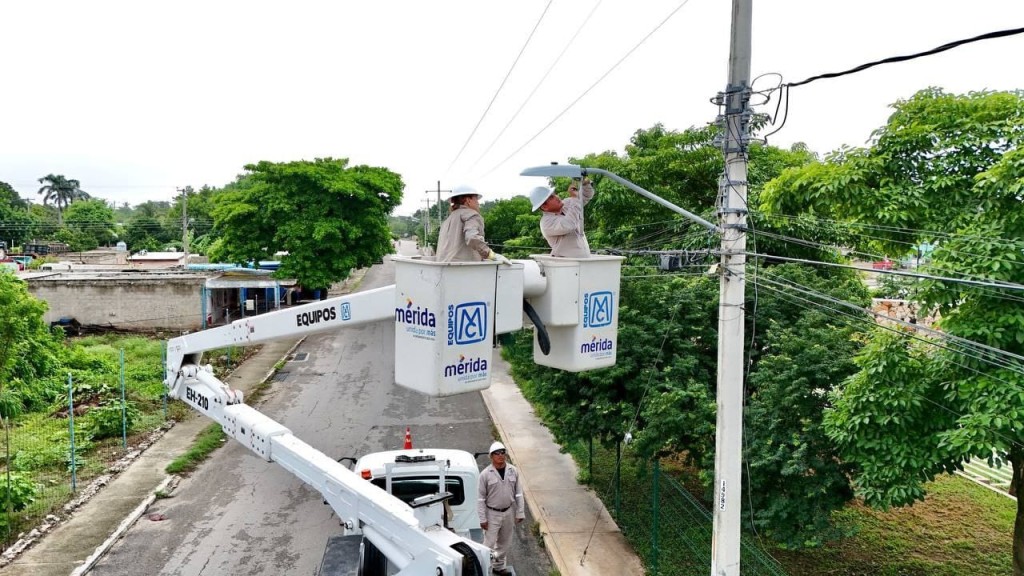 Anuncian inversi&oacute;n para 30,000 nuevas luminarias LED, en M&eacute;rida