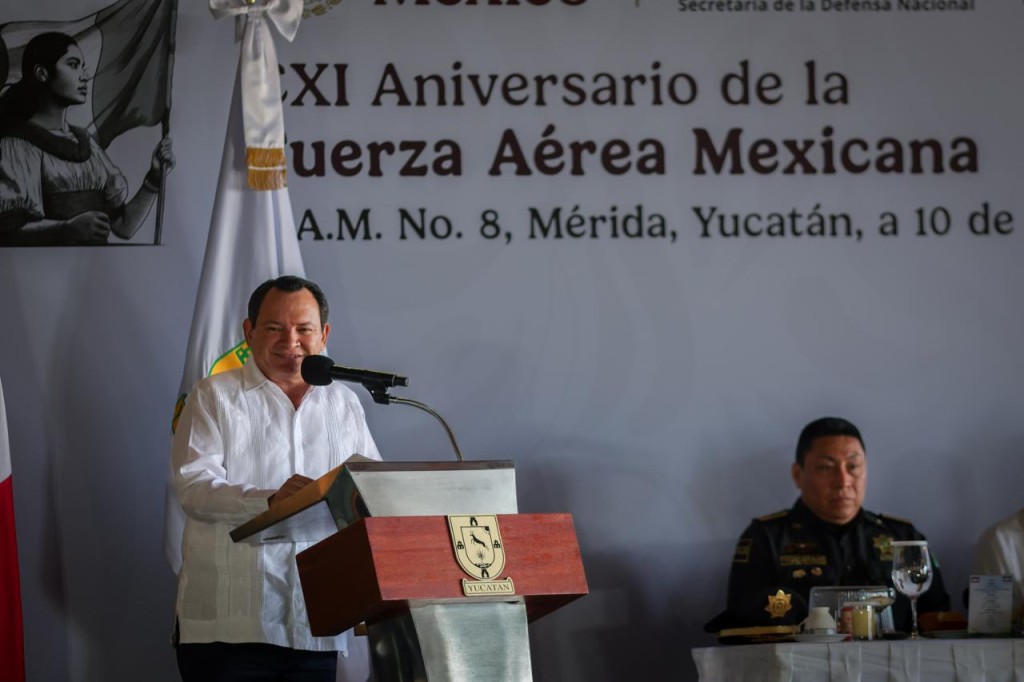 Gobernador preside el CXI aniversario de la Fuerza A&eacute;rea Mexicana