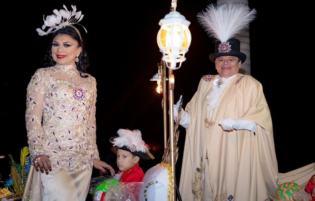 Coronan a los Reyes Infantiles y Emperadores del Carnaval Tizim&iacute;n 2026