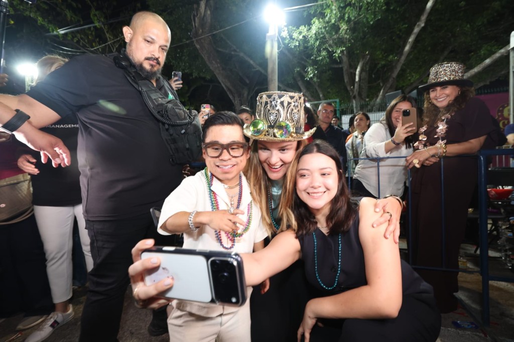 Abarrotan M&aacute;s de 40 mil asistentes el Corso de Circo Carnaval M&eacute;rida 2026.