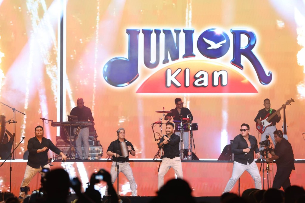 Asisten 40 mil al Domingo de Bachata