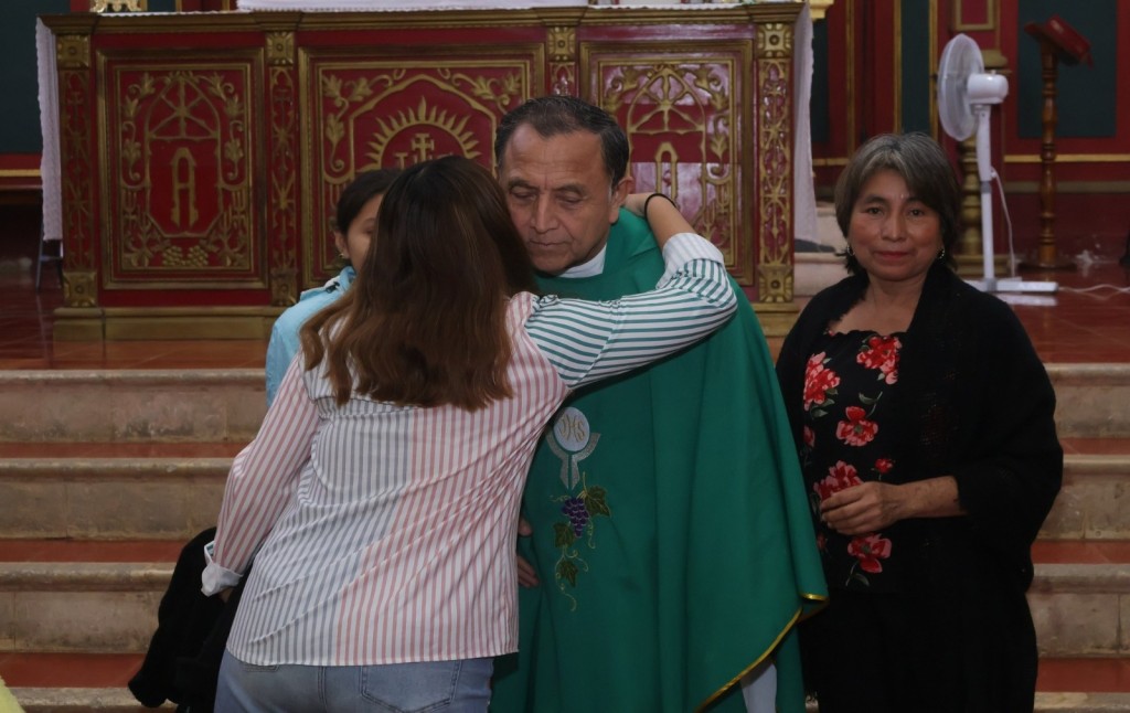 Dan bienvenida a nuevo presb&iacute;tero al Santuario de los Reyes, en Tizim&iacute;n