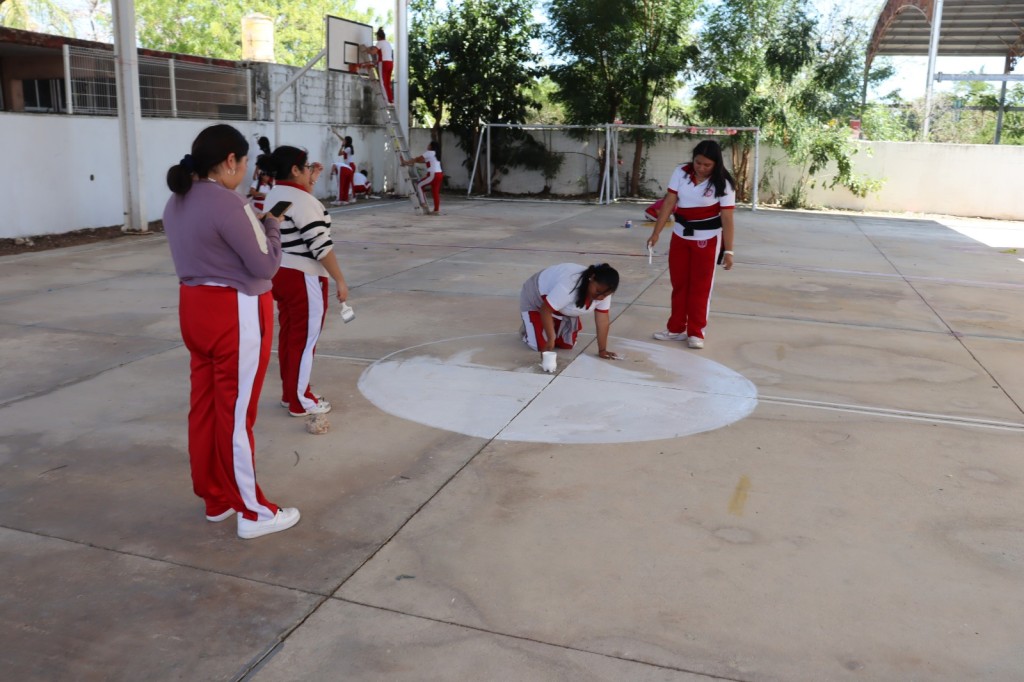 Rehabilitan j&oacute;venes de todo el pa&iacute;s m&aacute;s de 10 mil canchas y espacios p&uacute;blicos para el Mundial Social 2026
