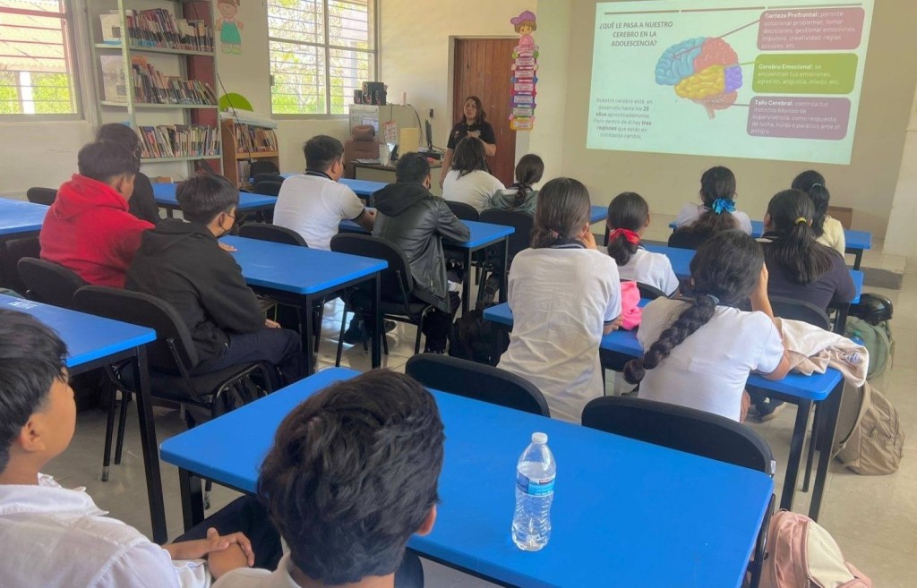 Siguen combatiendo las adicciones en escuelas de Tizimín