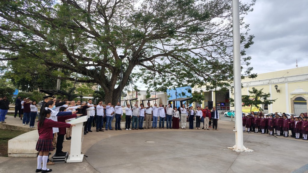 Homenajean a la Bandera Nacional, en su d&iacute;a