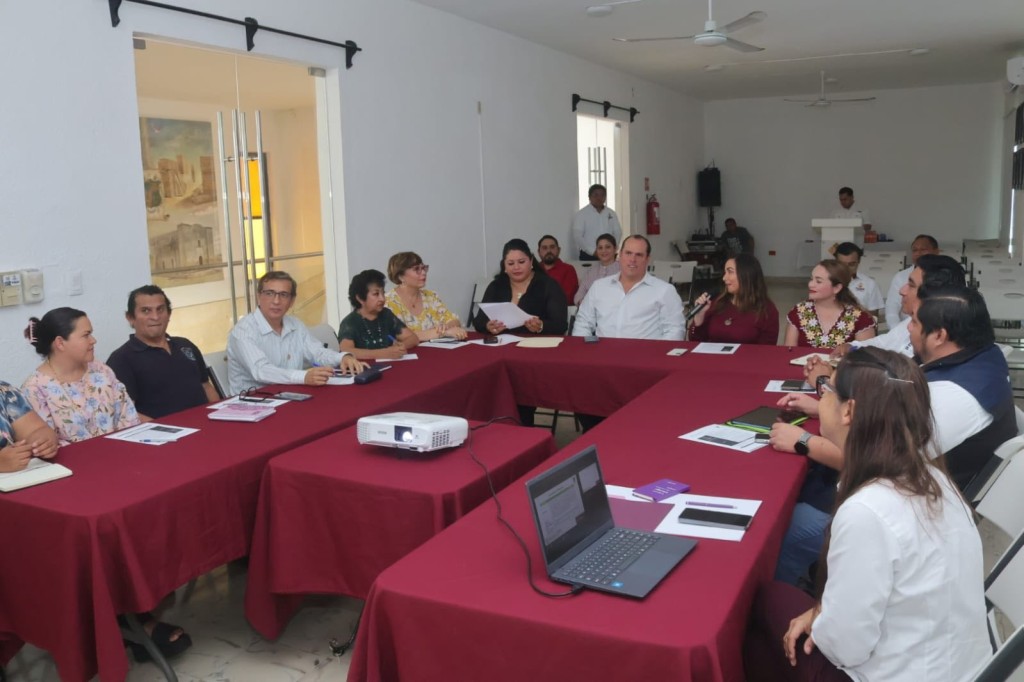 Presentan en Tizim&iacute;n programa de becas de movilidad internacional, en Europa