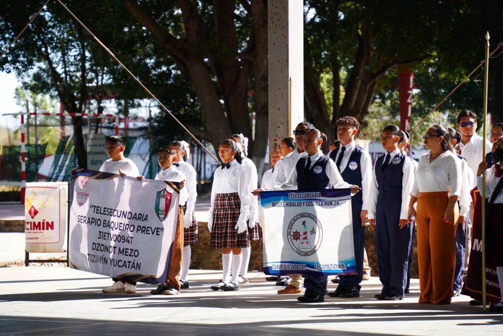 Concurso de Escoltas de Bandera de Telesecundarias, en la región Tizimín