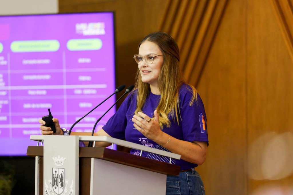 Refrenda Cecilia Patrón que la prioridad de su Ayuntamiento son las mujeres