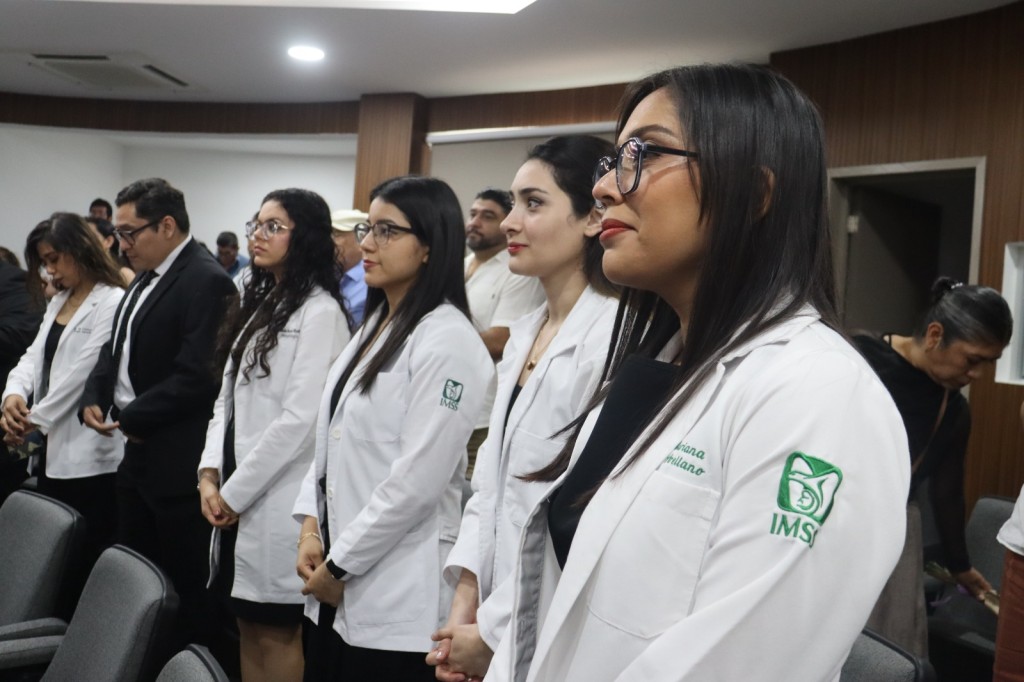 Se grad&uacute;an en UMAE M&eacute;rida 45 nuevos especialistas, para salvar m&aacute;s vidas